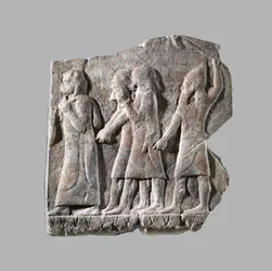 relieve: procesión de cautivos, c.704-681 a.C. (alabastro de yeso)
